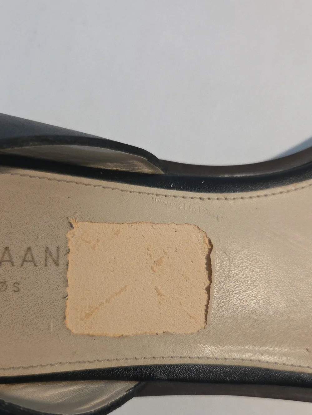 Cole Haan Avani Black Leather Ankle Strap Flat Sandals Gold Buckle Size 8 GUC